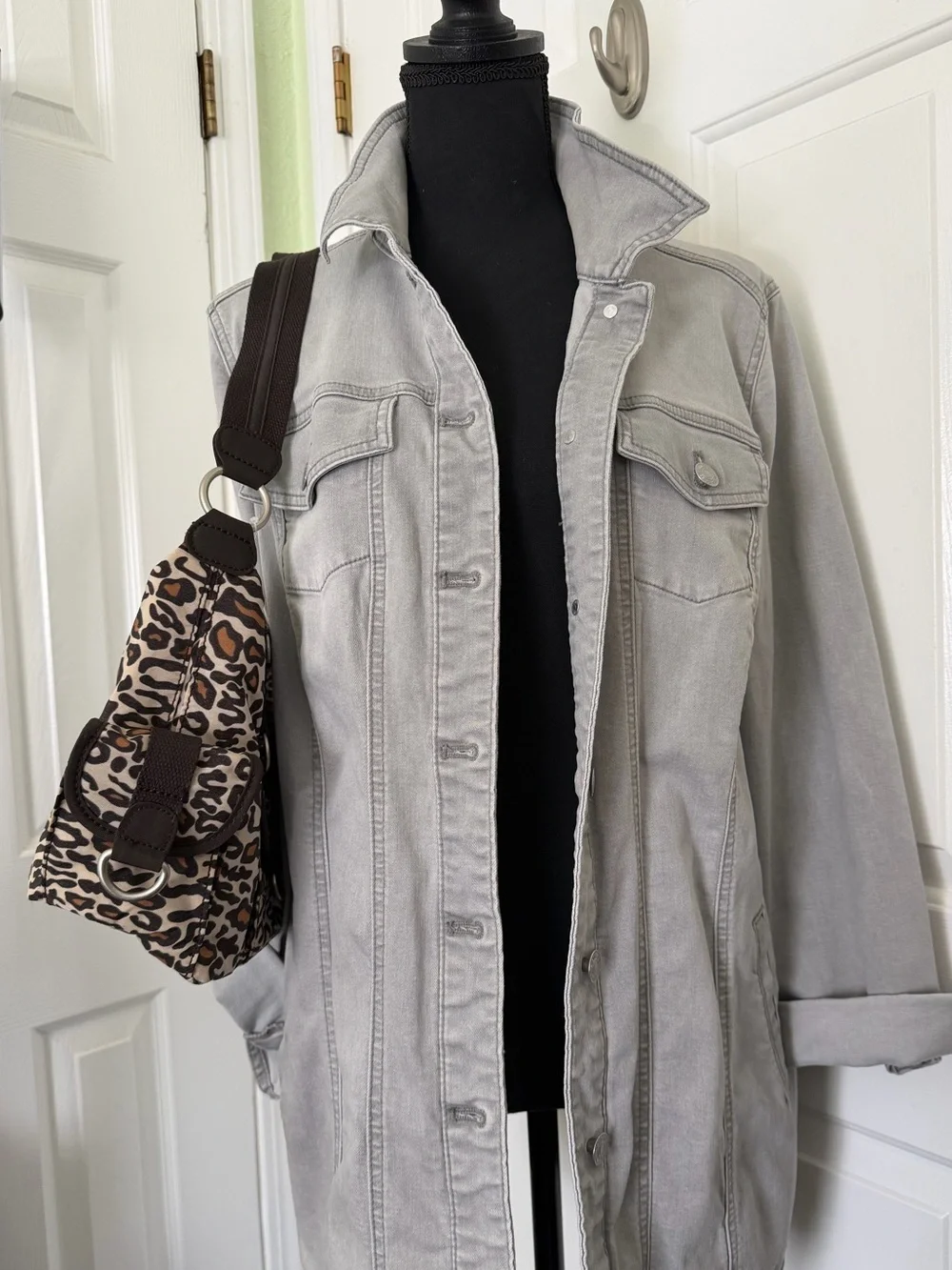 NWT Travelon Leopard Print Stylish Shoulder Bag in Brown and Cream